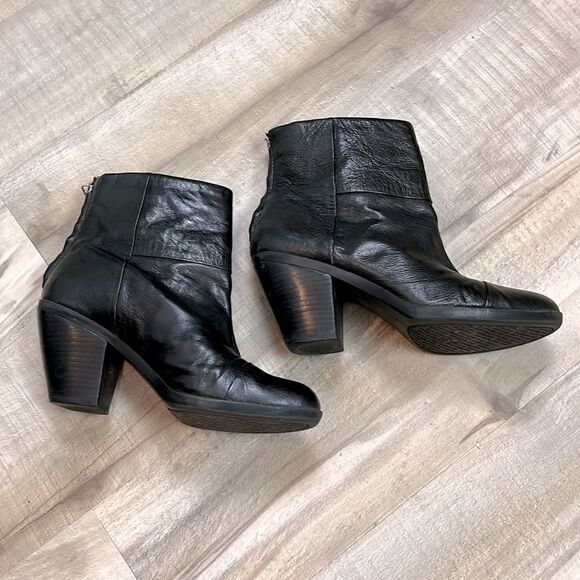 Bandolino heeled ankle boots size 8 - Picture 3 of 9